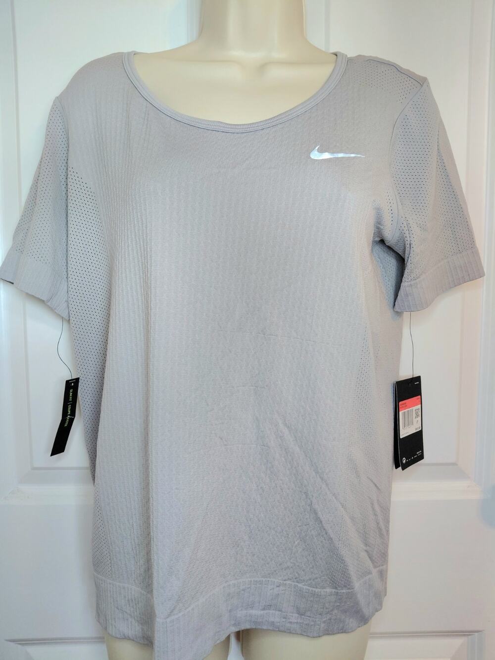 Nike Women's Infinite Seamless Mesh Running Shirt Gray Lightweigh NWT Size Large
